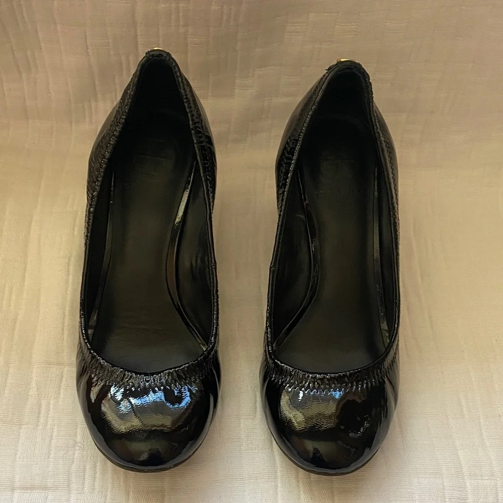 TORY BURCH Black Patent Round-Toe Pumps